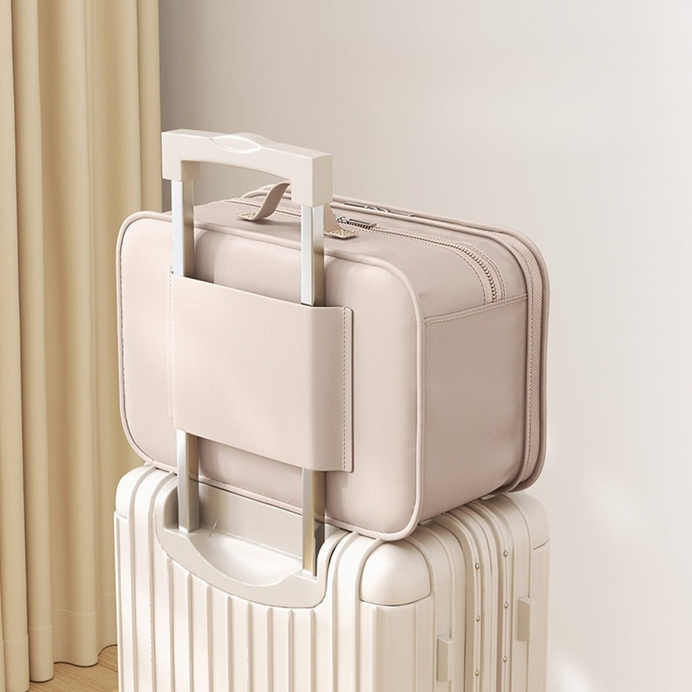 Organizer on suitcase handle