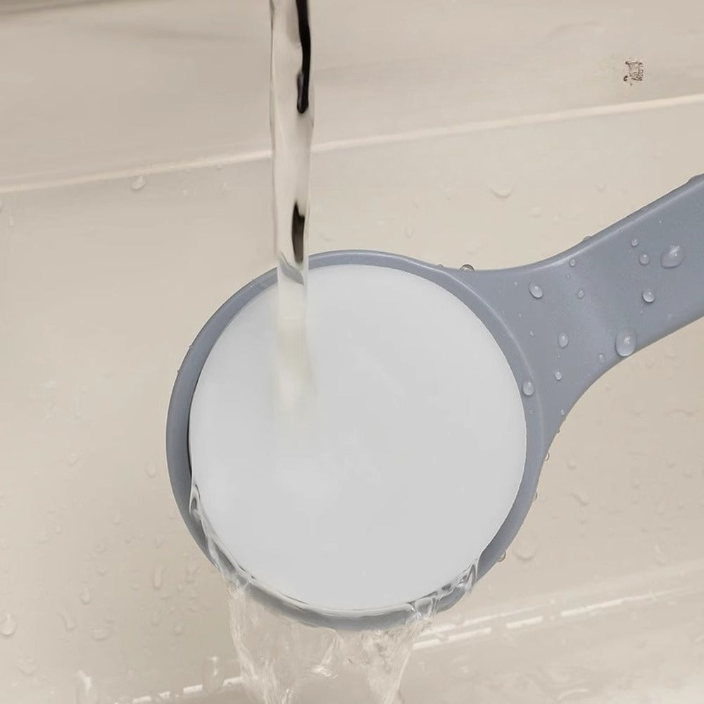 Rinsing the applicator clean