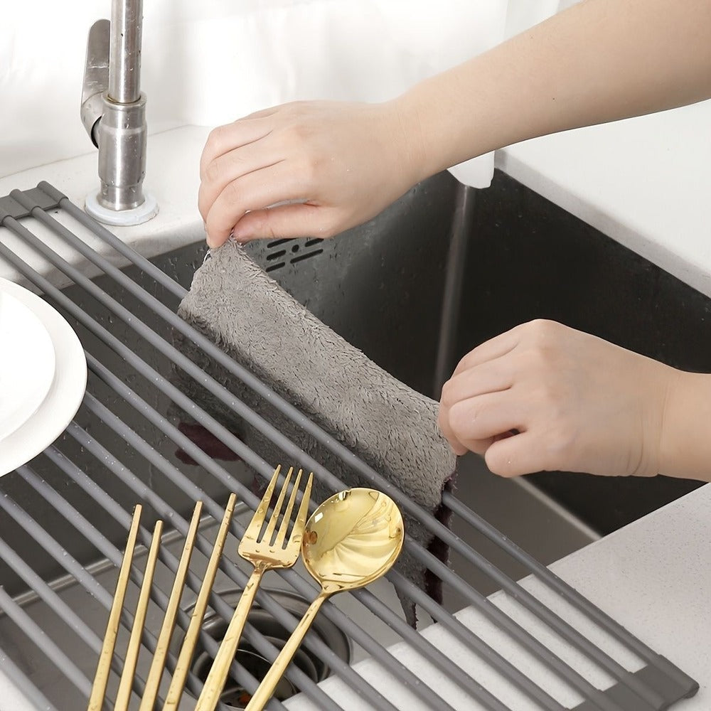 Drying cutlery on the roll-up rack