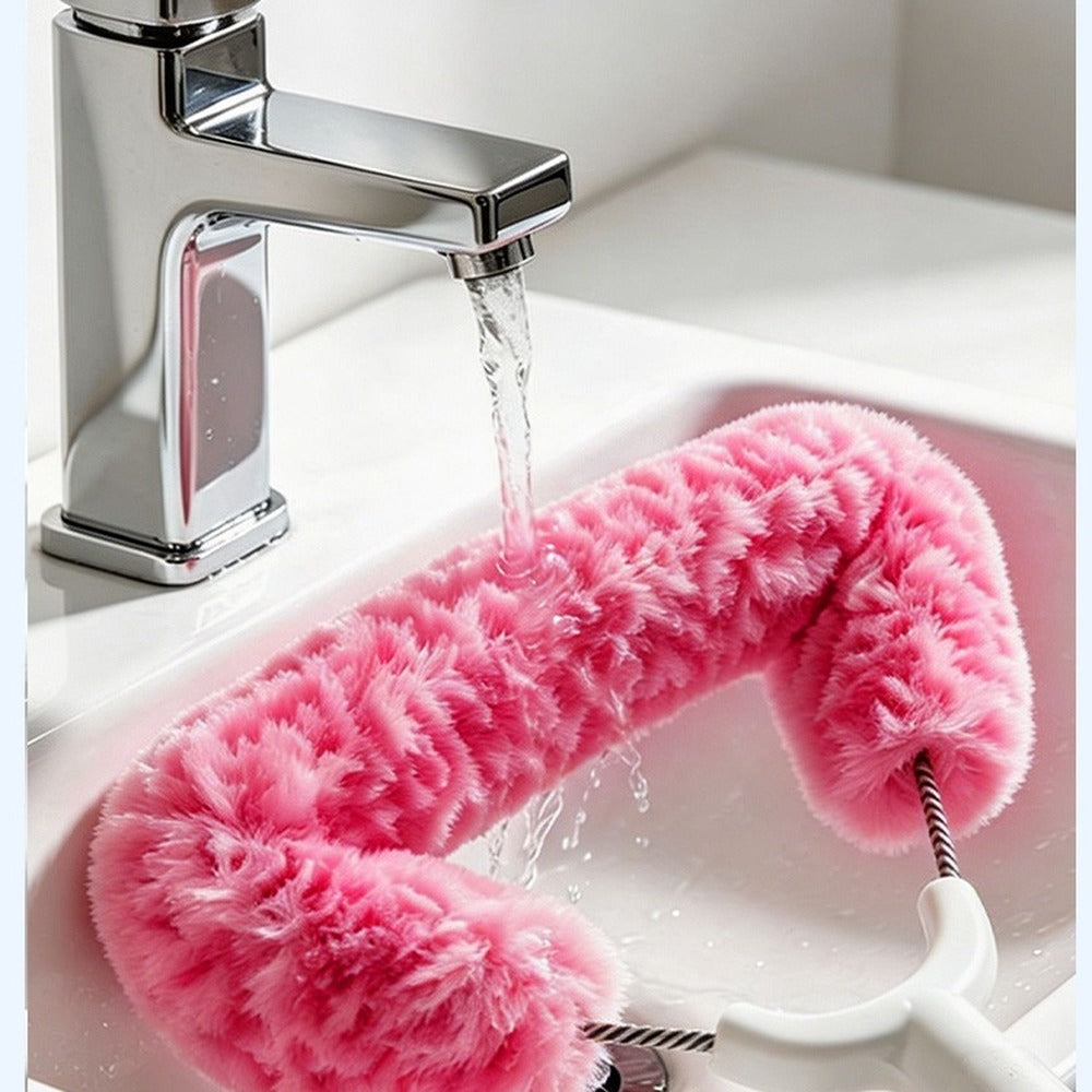 Rinsing the reusable screen brush under the tap